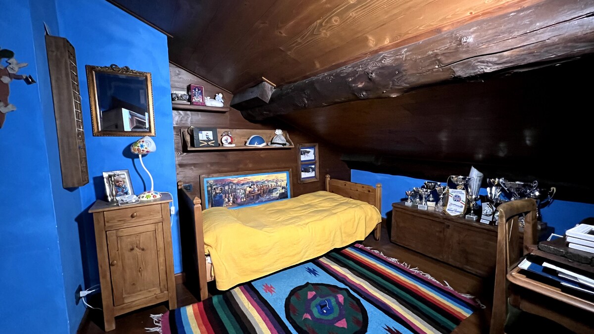 jednostruka spavaća soba na katu