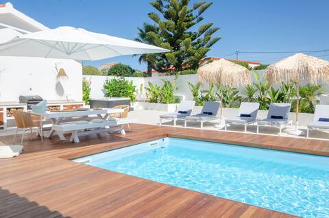Immaculate Villa: large heated pool and hot tub