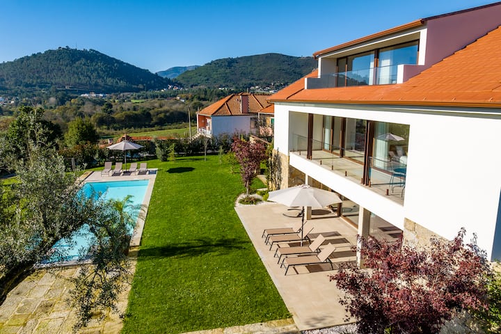 Lima View Villa: 5 Suites, Pool and Gardens
