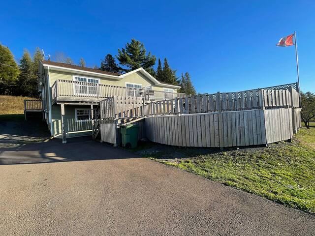 Beautiful 4-Bedroom home with pool. gallery image 3