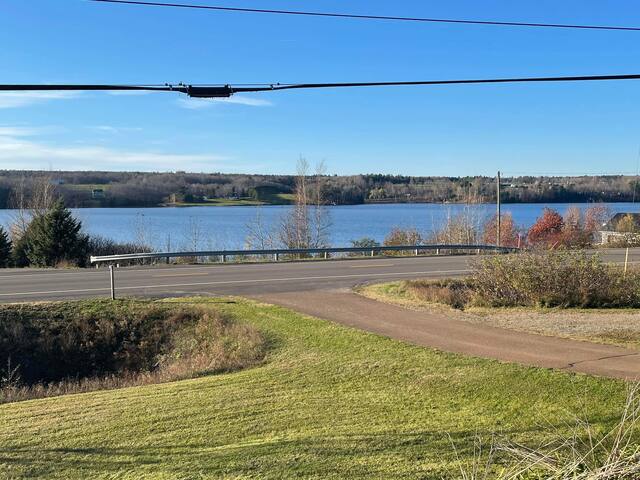 Beautiful 4-Bedroom home with pool. gallery image 5