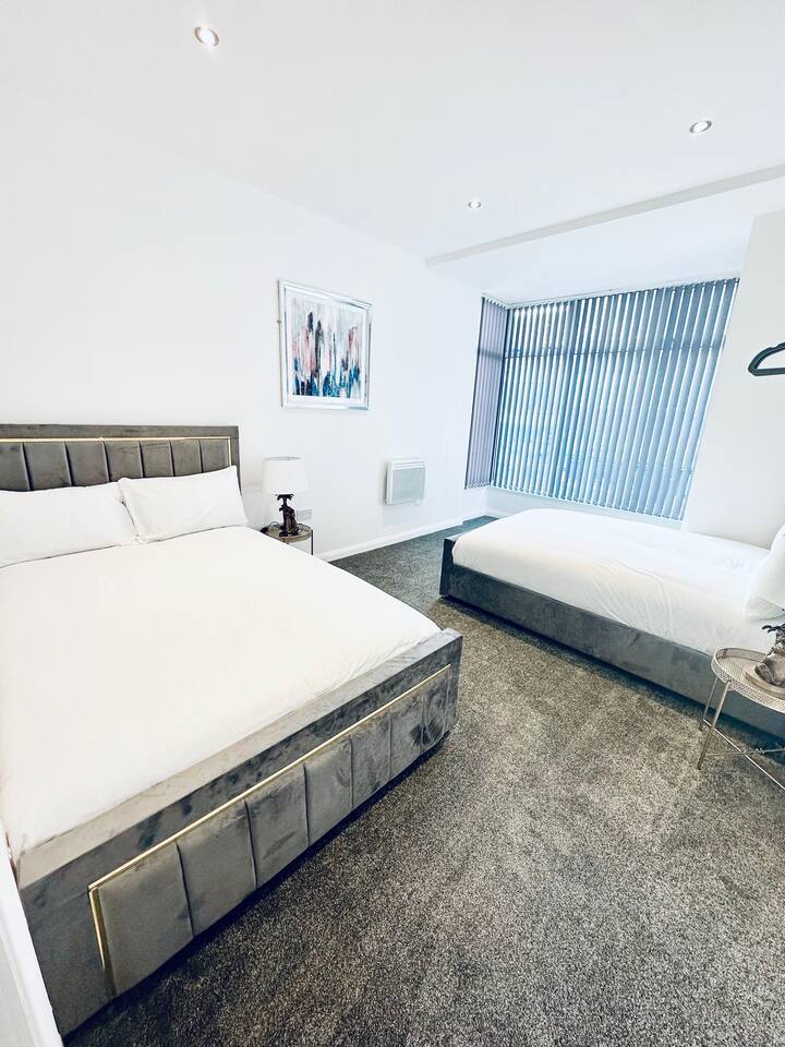 Dormitorio Victoria: 

2 camas dobles con

capacidad para 4 huéspedes. 