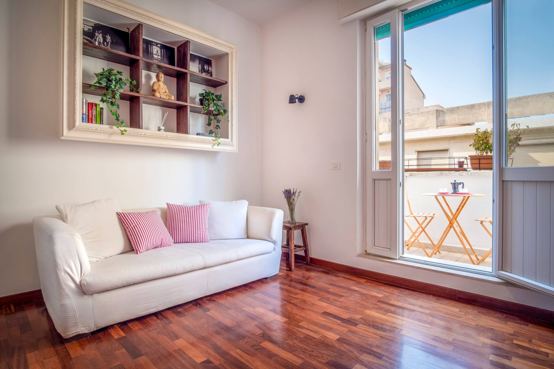 Close to the ferry terminal, free parking
