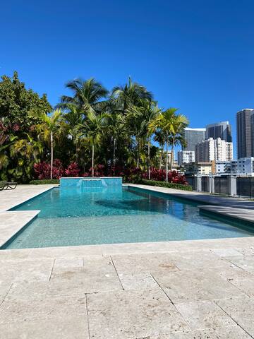 Villa on the Water in Golden Isles gallery image 4