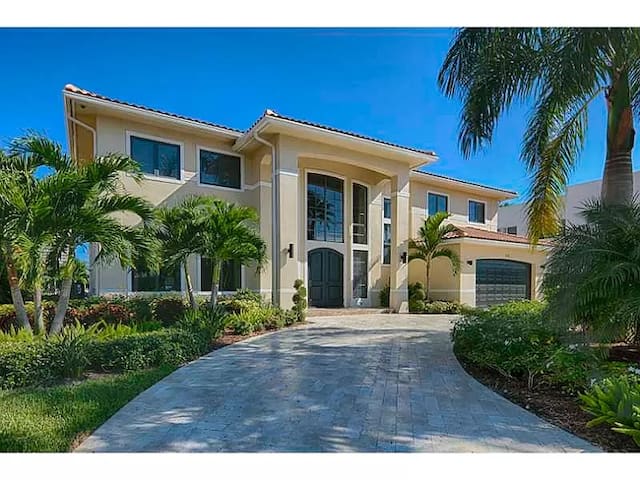 Villa on the Water in Golden Isles