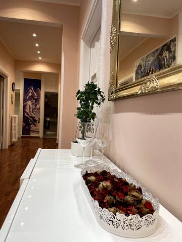[Heart of Rome]-Napoleone Apartment-10 to Colosseo gallery image 5