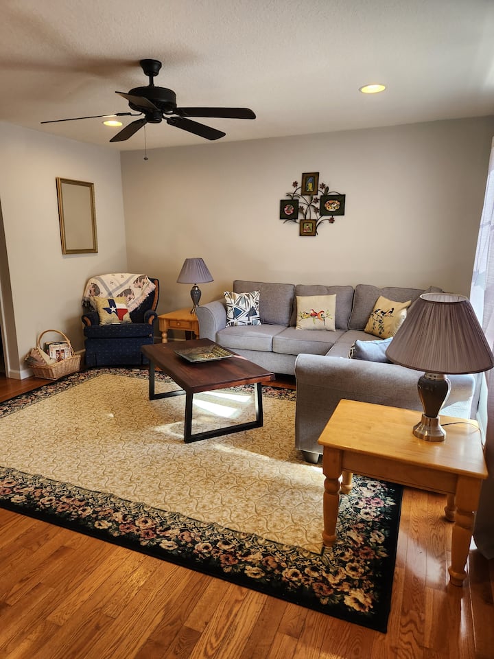 Clean, Comfortable, townhouse conveniently located Townhouses for