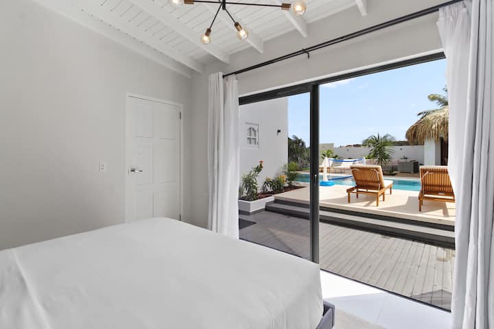 Apartment bed 6 with king size bed and ensuite bathroom