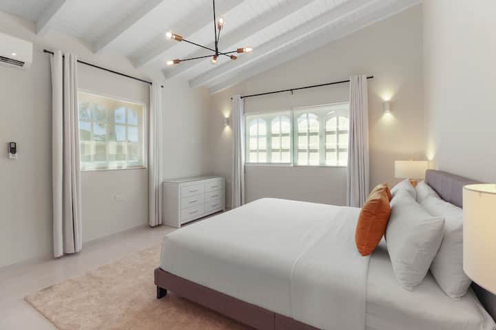 Bedroom 2, king size bed with ensuite bathroom 