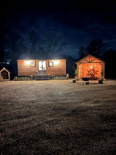 Top Airbnb: Baytree Shepherds Hut in Eastleigh