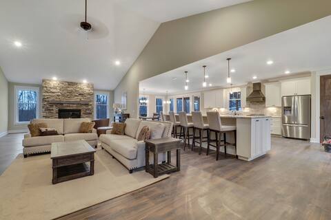 Golf, Ski in/Ski out luxury new in Boyne Mountain