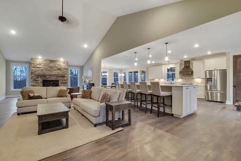 Golf, Ski in/Ski out luxury new in Boyne Mountain