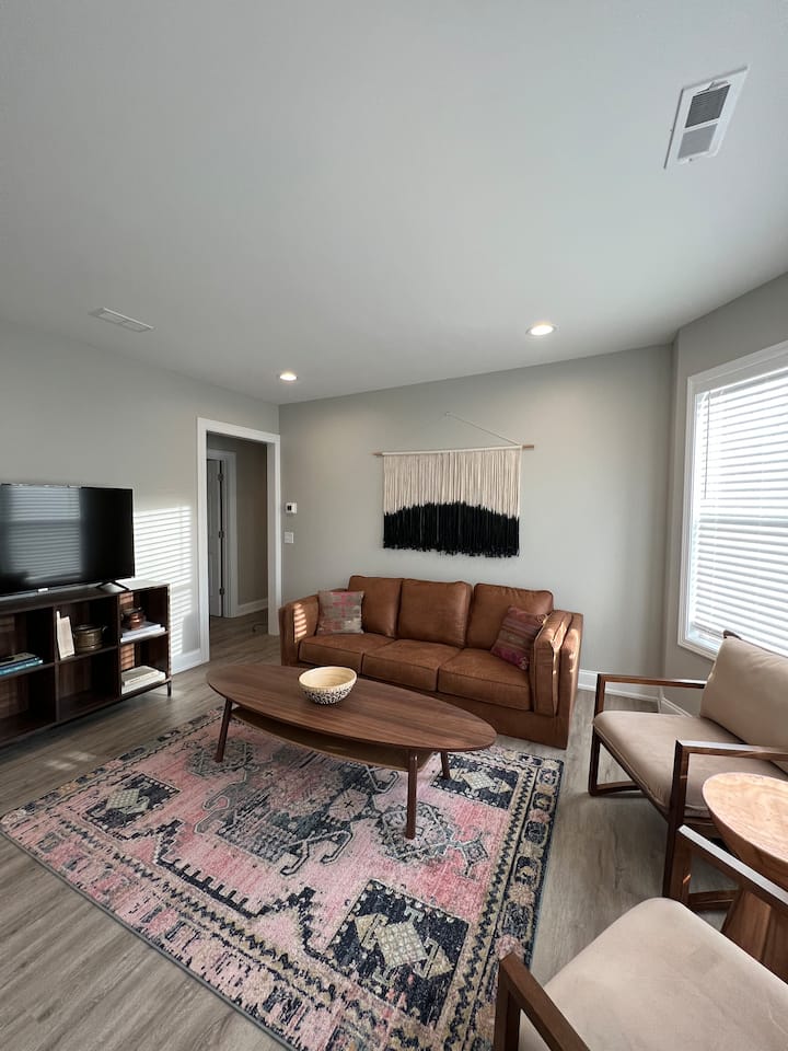 Bright & Airy 2 Bedroom Apartment In Buffalo, Ny - Buffalo
