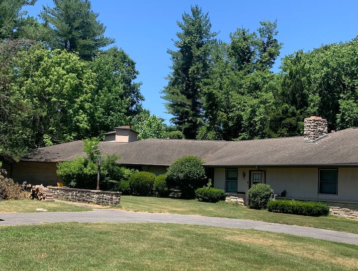 2br Private Guest Suite In Town on 4 Acre Estate Apartments for Rent