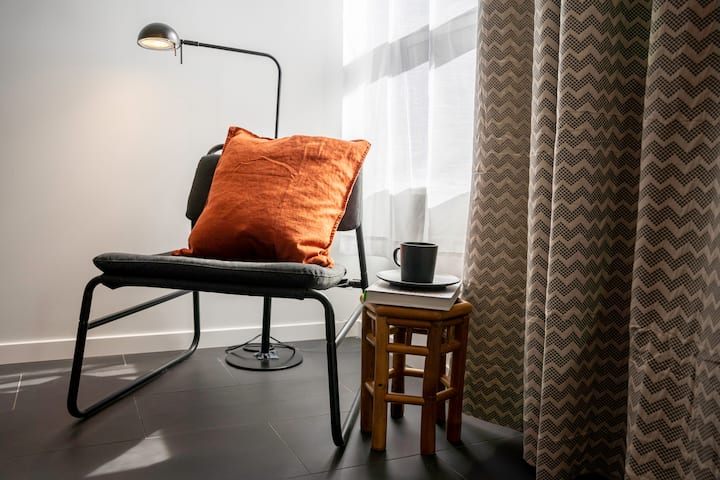 Adorable 1 Bedroom Guesthouse With Patio - Vancouver