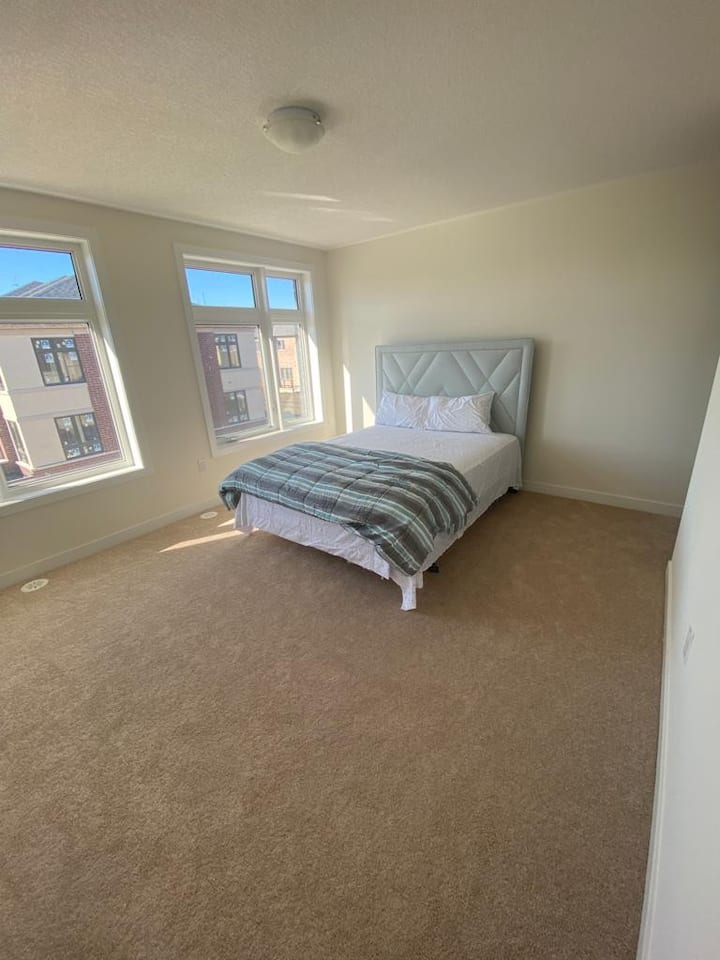 Top 10 PetFriendly Airbnbs In Oshawa, Canada Updated 2024 Trip101