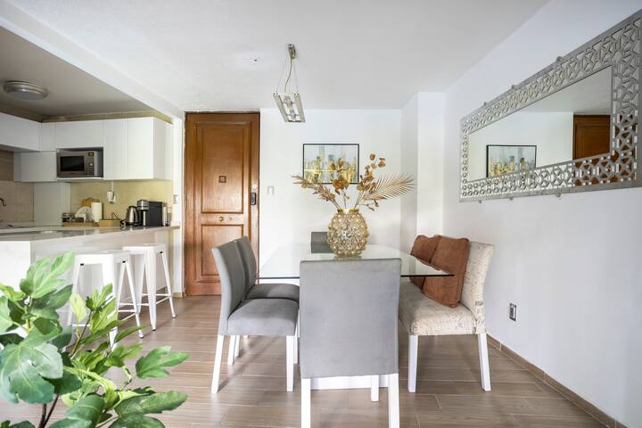 Cerca Embajada Estados Unidos, Ángel Independencia gallery image 5