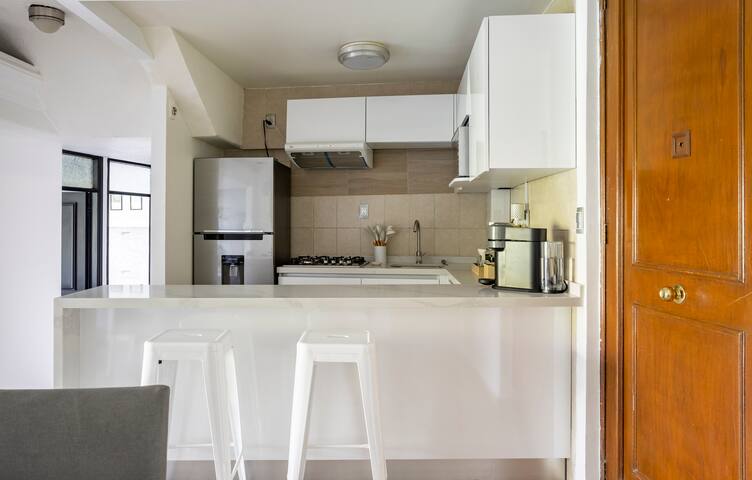 Cerca Embajada Estados Unidos, Ángel Independencia gallery image 4