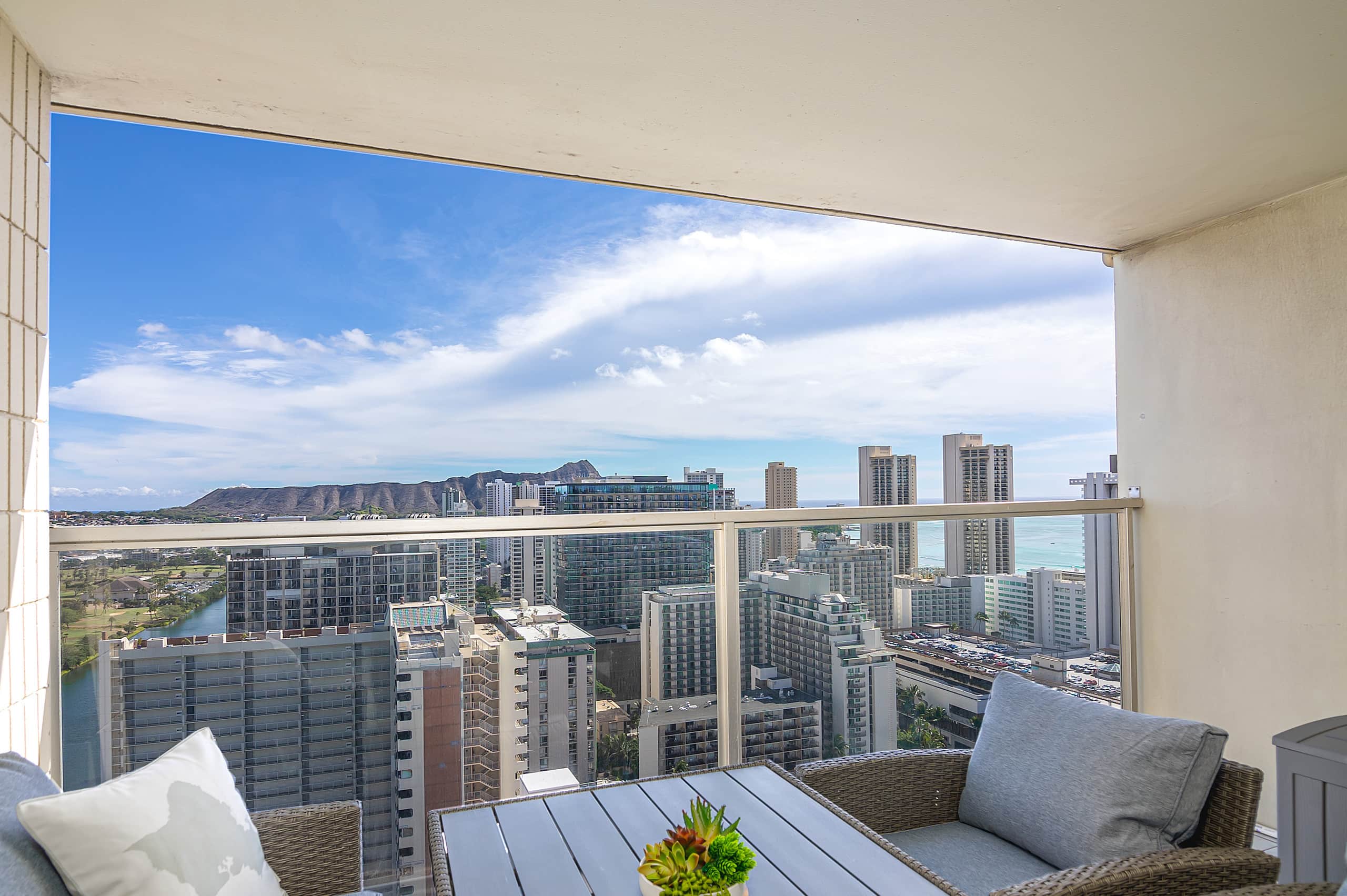 Condo in Honolulu · ★4.93 · Studio · 1 bed · 1 bath - Image 12