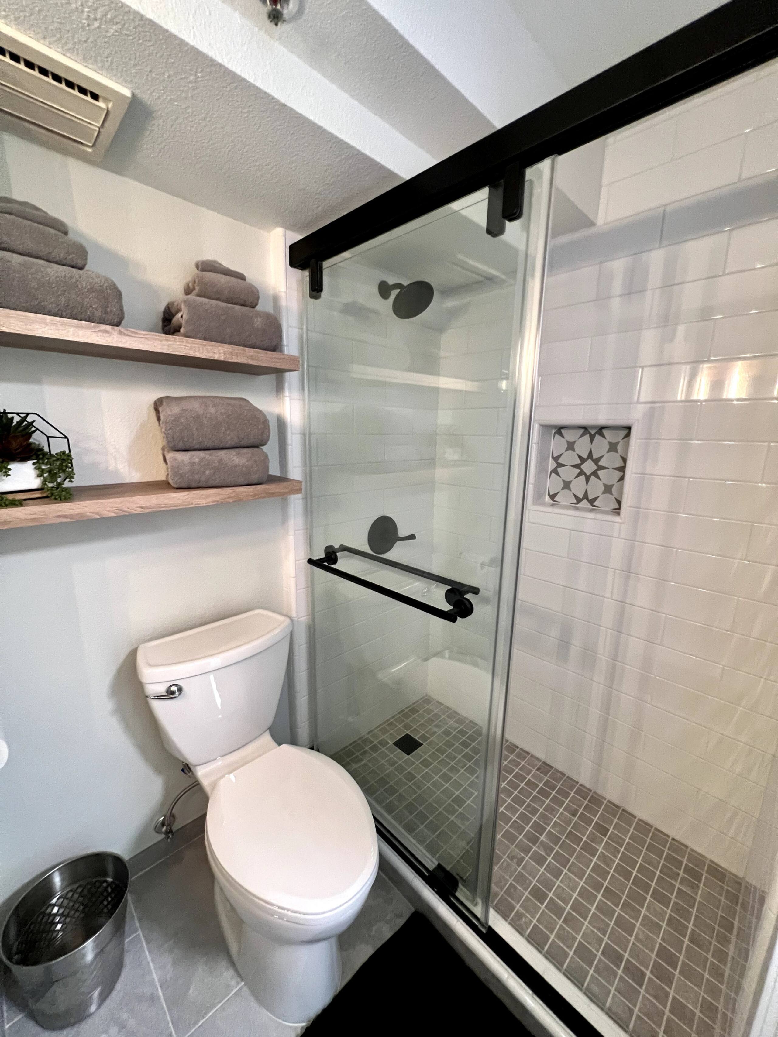 Condo in Honolulu · ★4.93 · Studio · 1 bed · 1 bath - Image 11