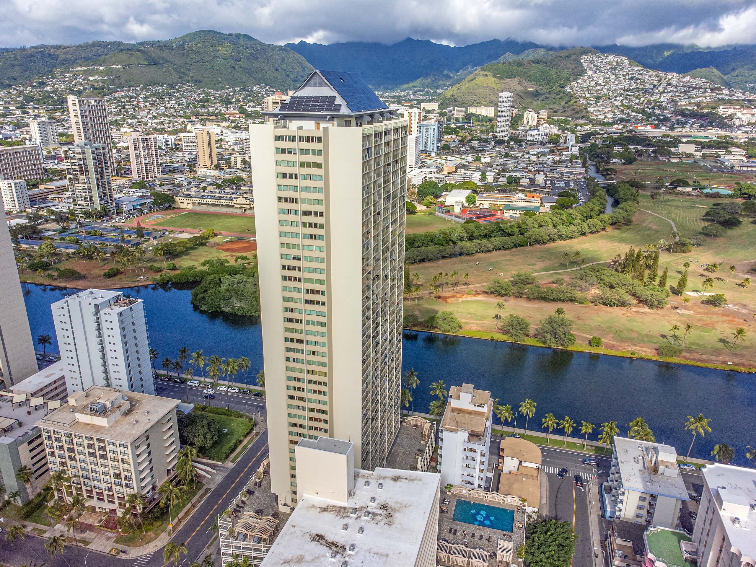 Condo in Honolulu · ★4.93 · Studio · 1 bed · 1 bath - Image 16