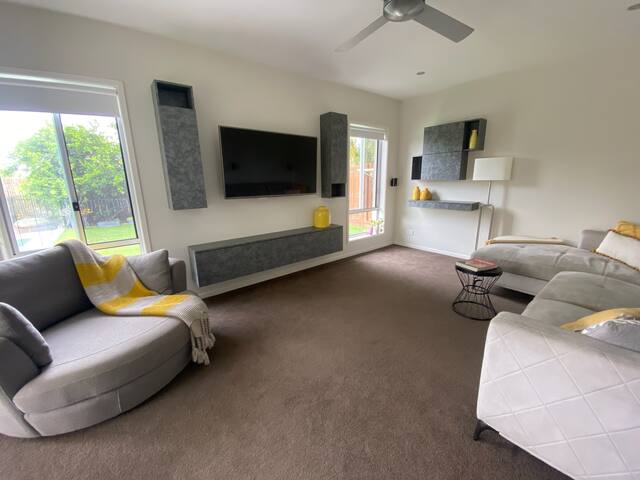 Summer’s Retreat gallery image 2