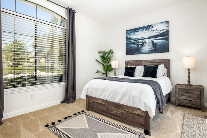 Bedroom #4 with Queen size memory foam mattress