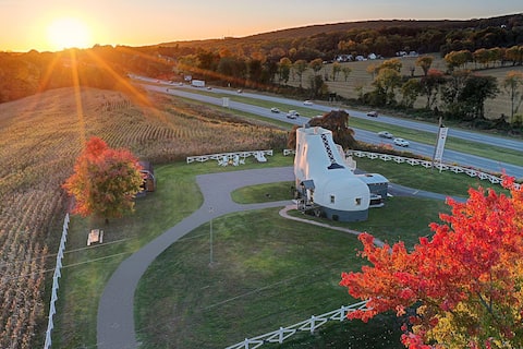 The Haines Shoe House w/ Hot Tub Featured On HGTV!
