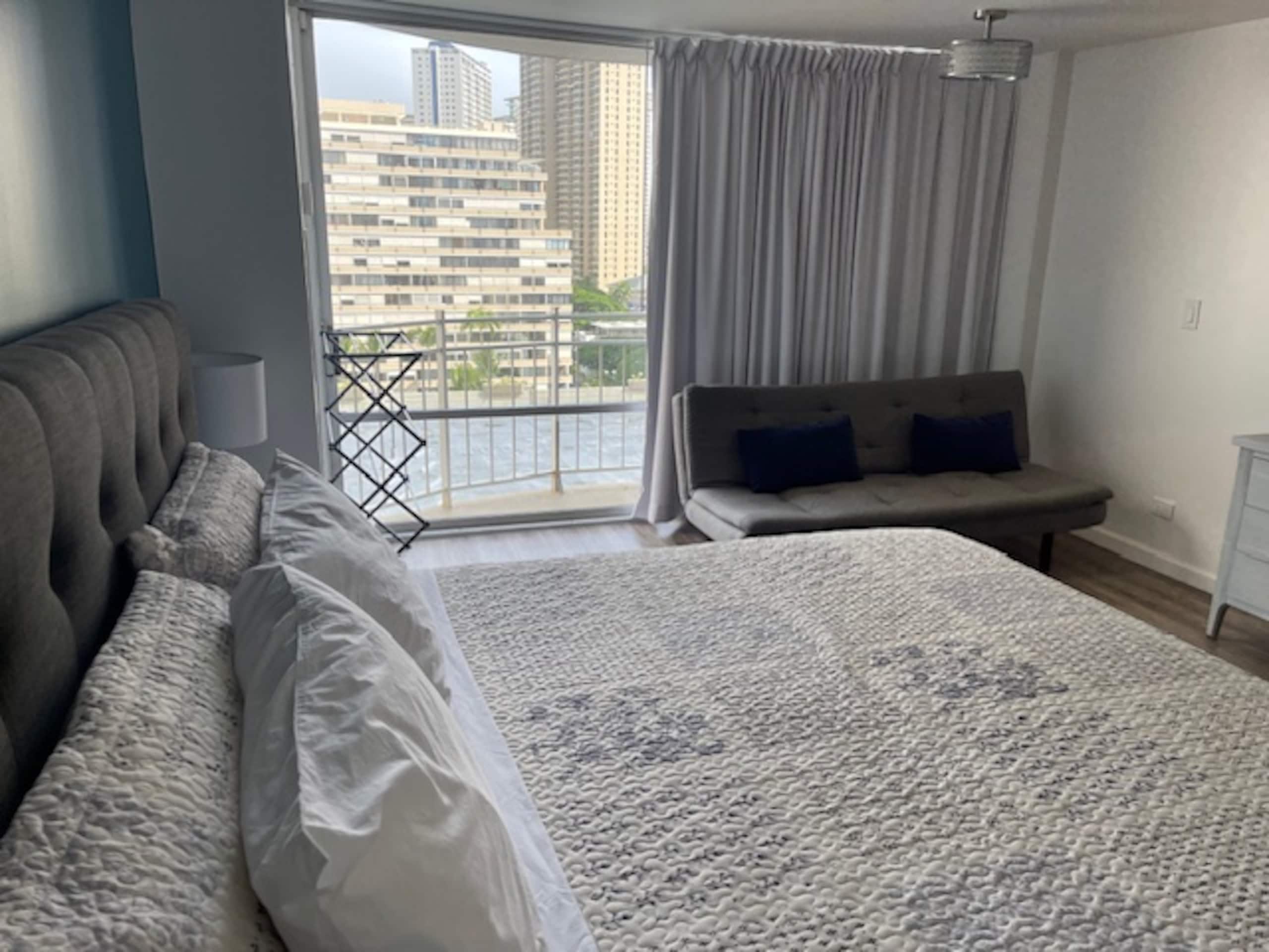 Condo in Honolulu · ★4.75 · Studio · 1 bed · 1 private bath - Image 20