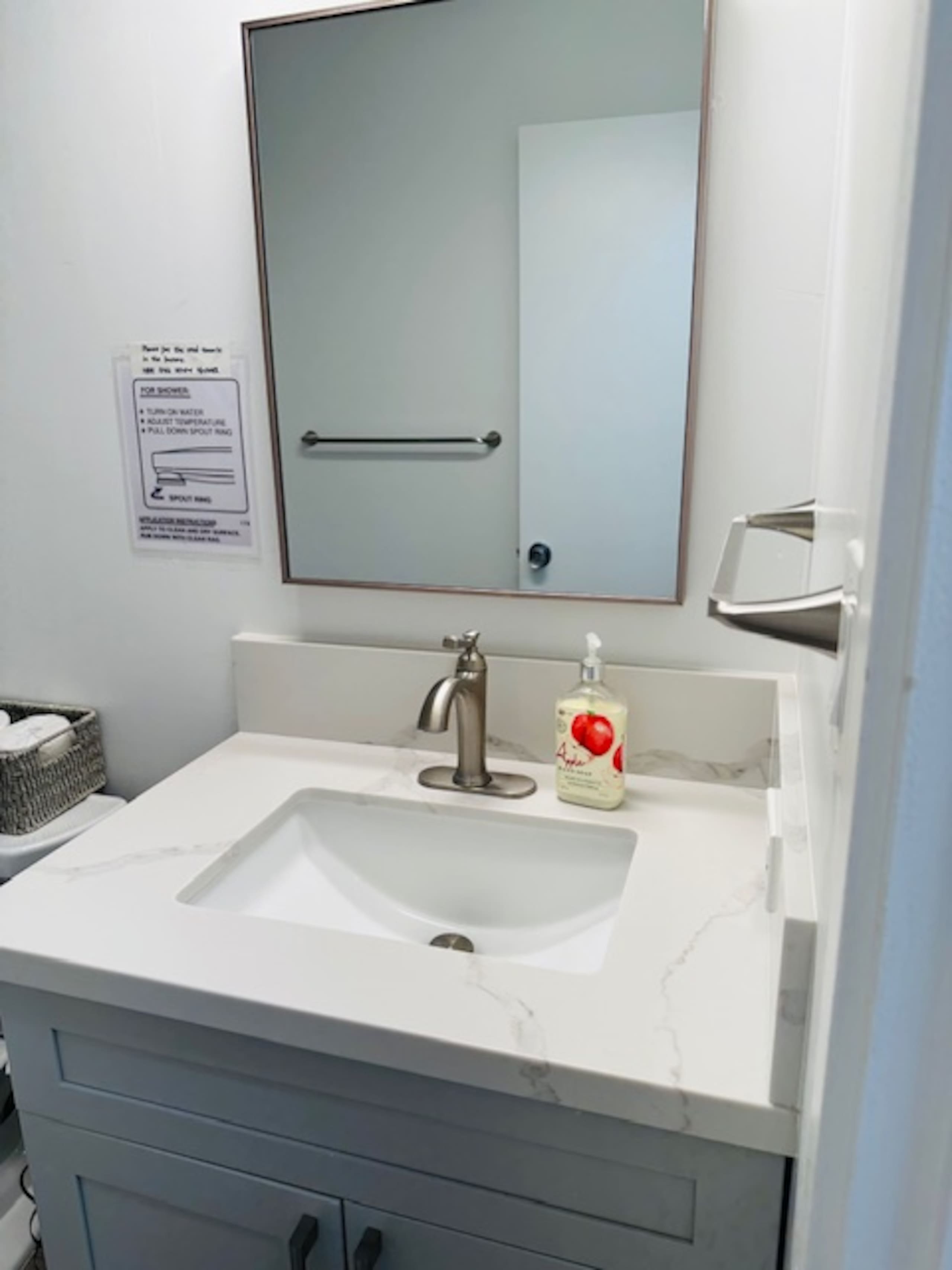 Condo in Honolulu · ★4.75 · Studio · 1 bed · 1 private bath - Image 25