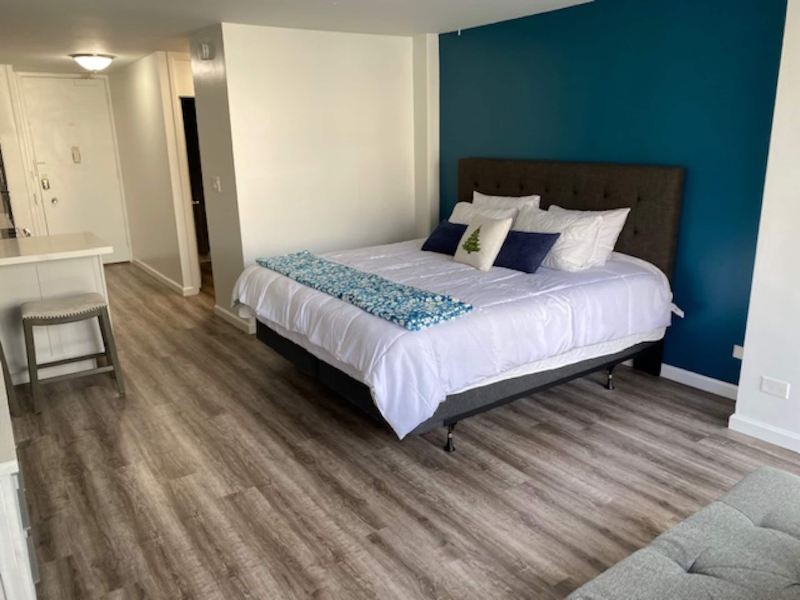 Condo in Honolulu · ★4.75 · Studio · 1 bed · 1 private bath - Image 4