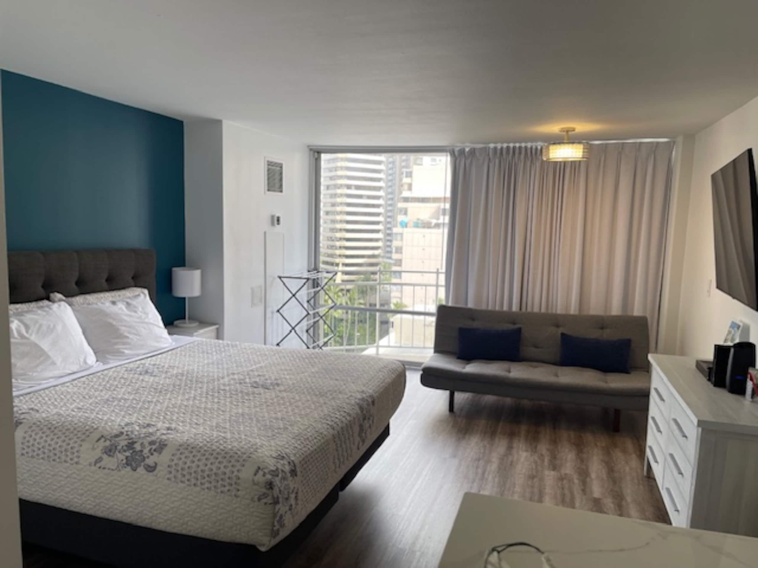 Condo in Honolulu · ★4.75 · Studio · 1 bed · 1 private bath - Image 16
