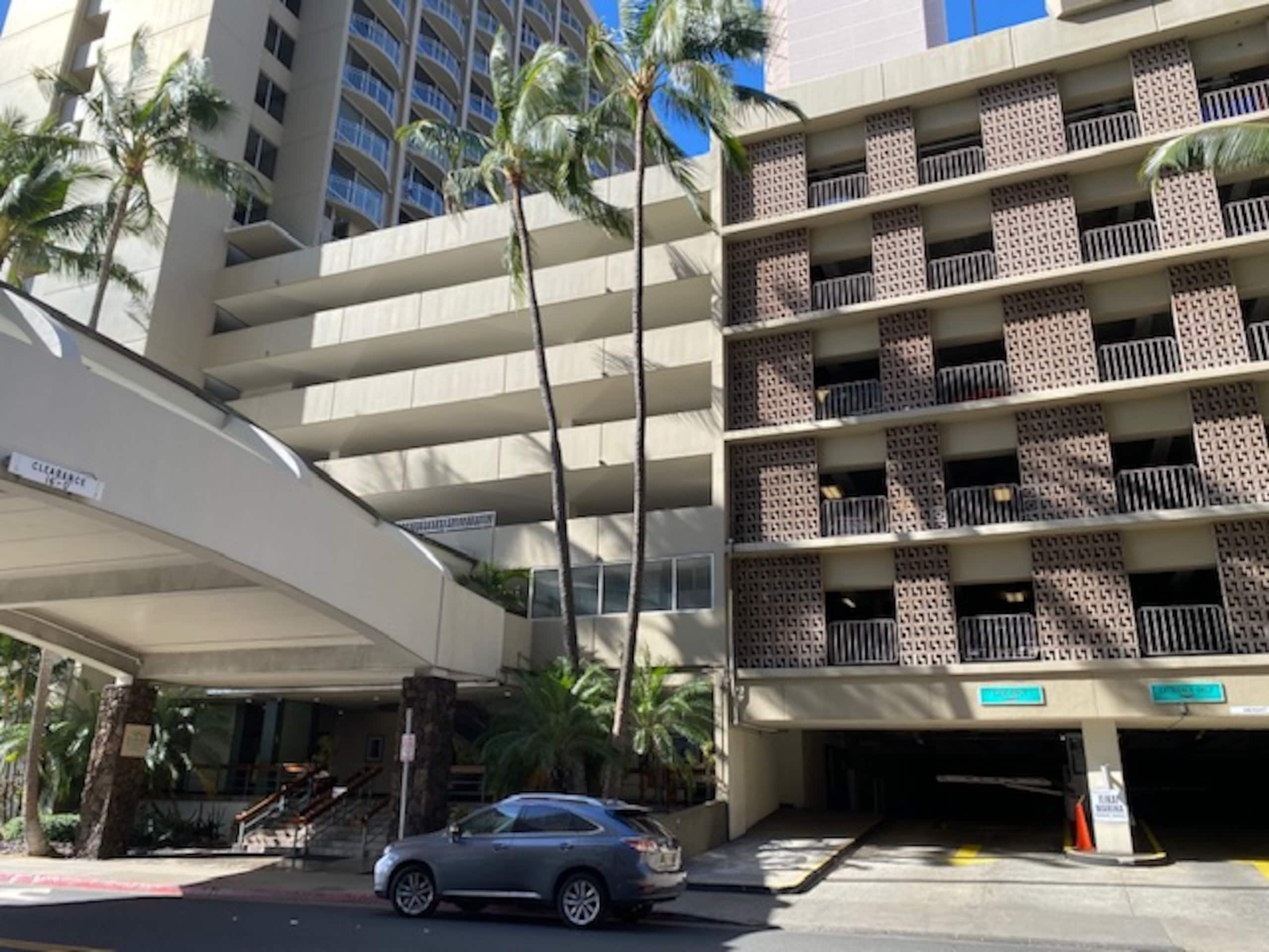 Condo in Honolulu · ★4.75 · Studio · 1 bed · 1 private bath - Image 12