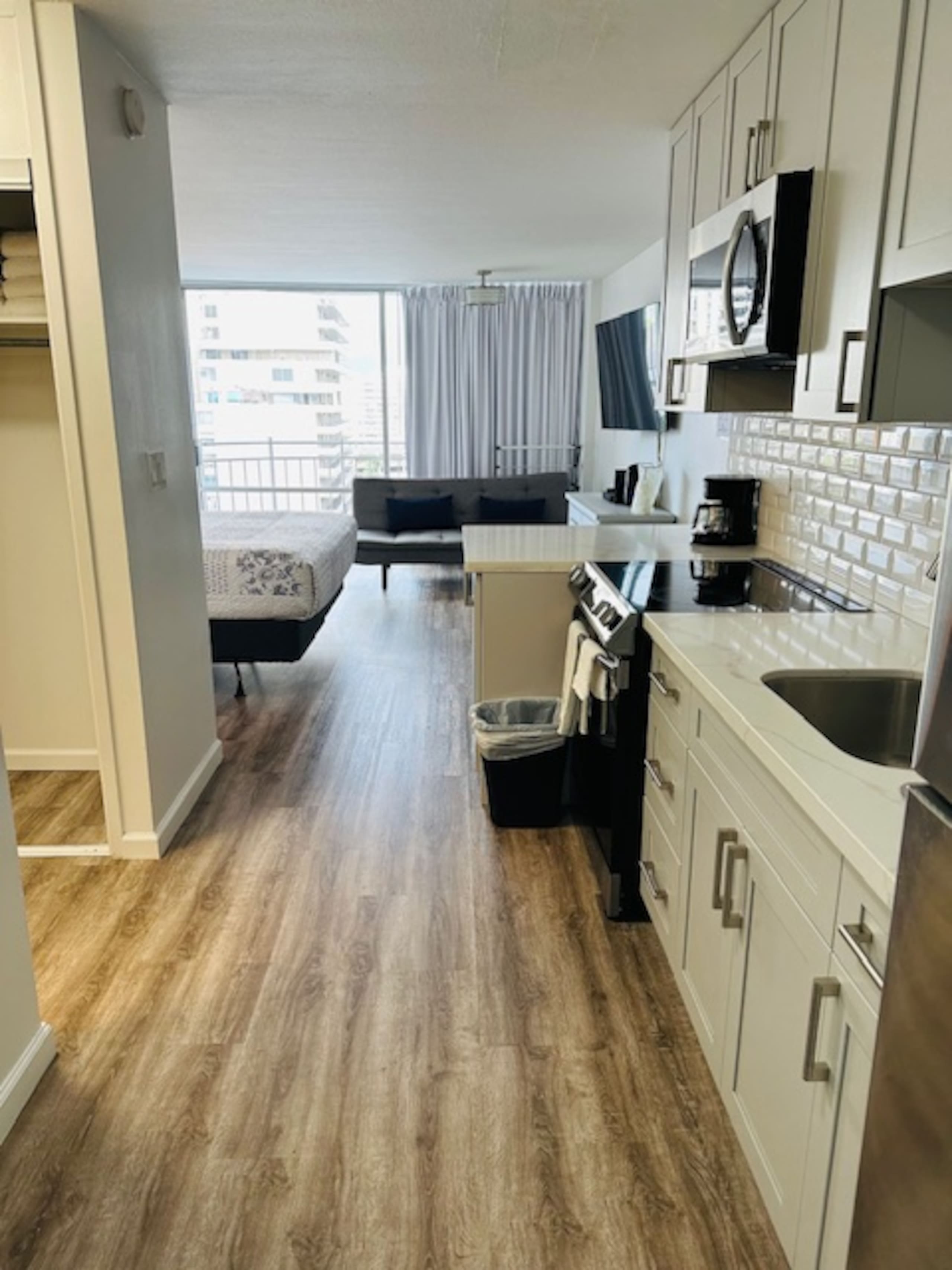 Condo in Honolulu · ★4.75 · Studio · 1 bed · 1 private bath - Image 22