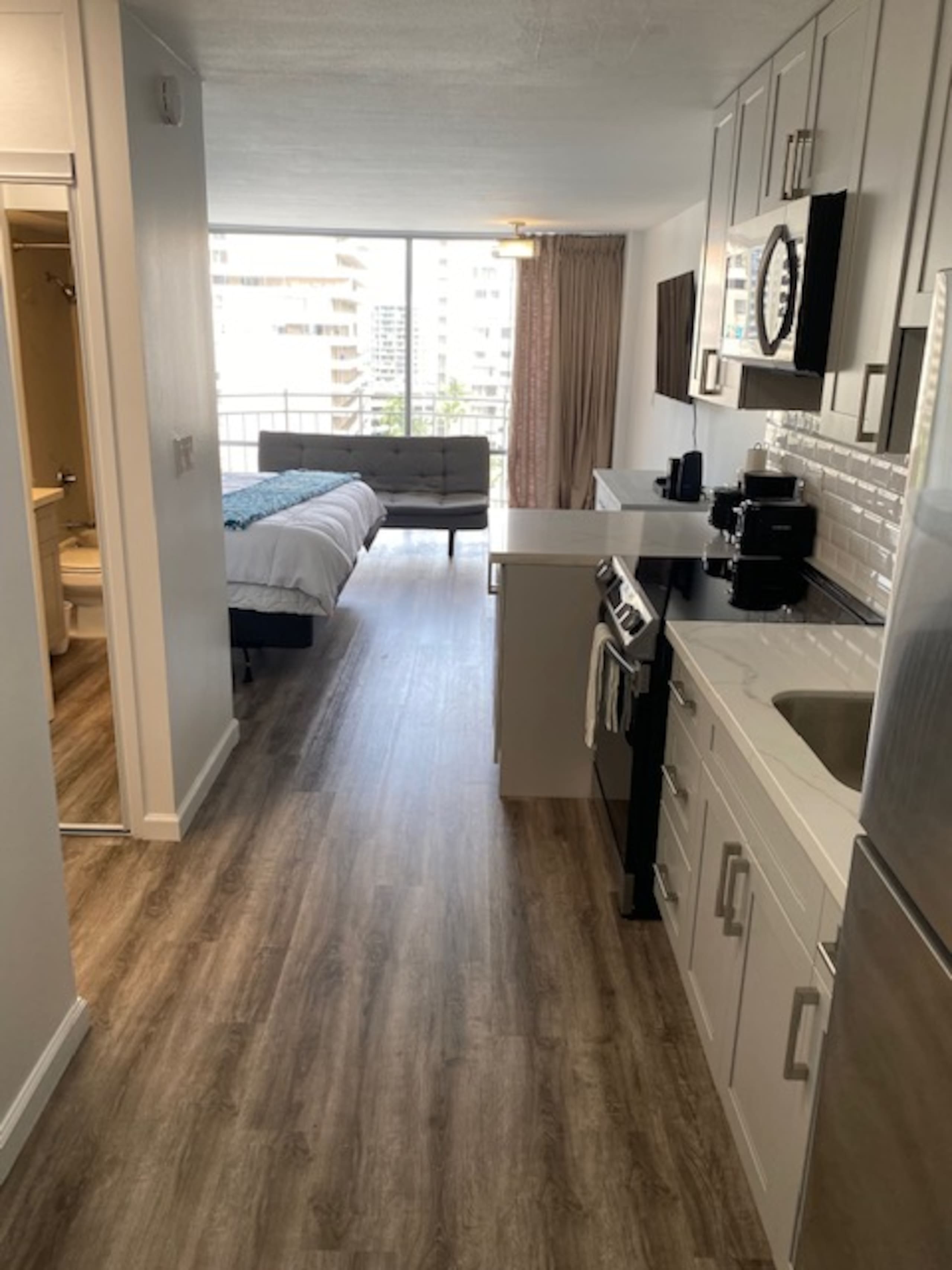 Condo in Honolulu · ★4.75 · Studio · 1 bed · 1 private bath - Image 2