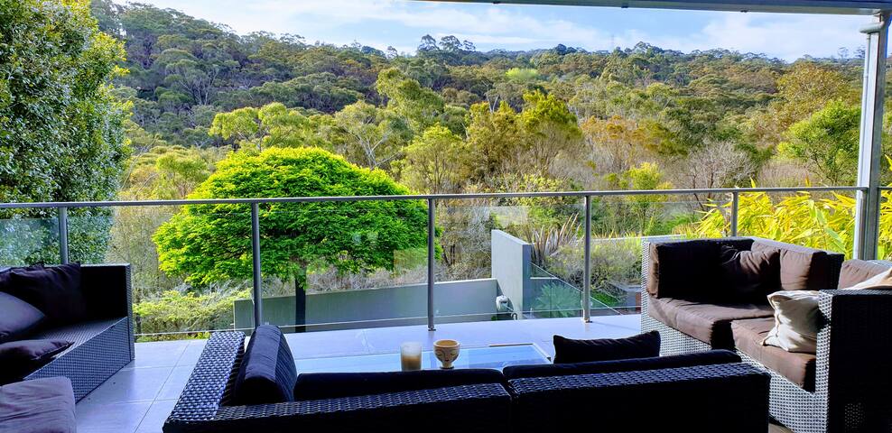 Luxury 6 bedroom villa with pool and amazing views gallery image 3