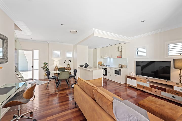 Blissful Bulimba ~ 3Bed/2.5Bath/1Car ~ Townhouse