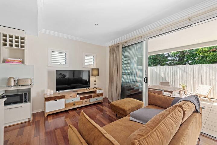 Blissful Bulimba ~ 3Bed/2.5Bath/1Car ~ Townhouse gallery image 5