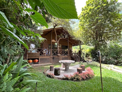 Casa Bendi ~ Lakefront cabin at Atitlán Lake
