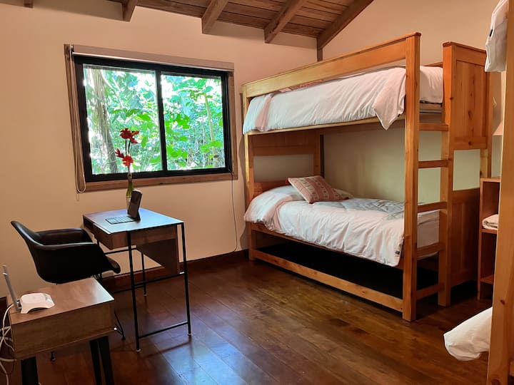 غرفة 3 
2 سريرين بطابقين