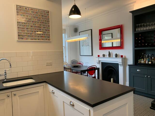 Luxury designer Fitzrovia apartment with roof deck gallery image 4