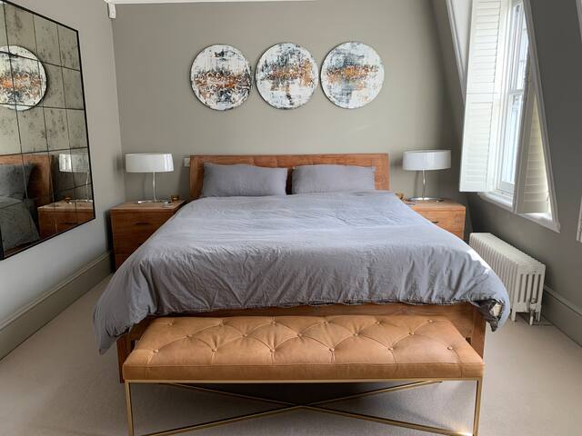 Luxury designer Fitzrovia apartment with roof deck gallery image 5