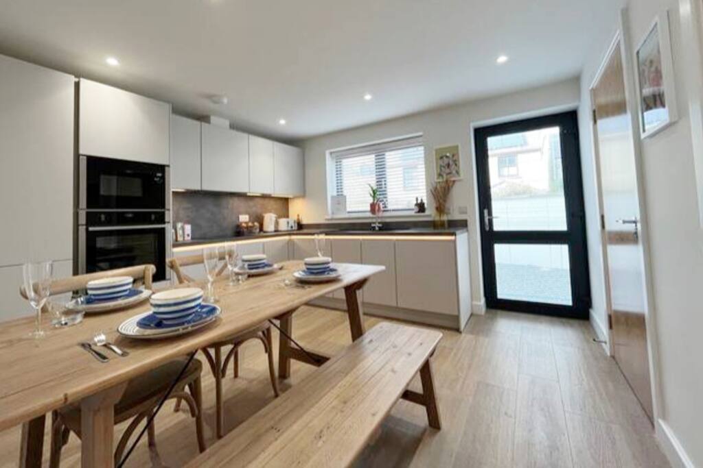 Stunning 3 bed 2.5 bath~Penzance~Seaside~Balcony