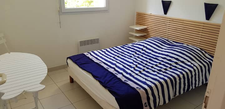 ベッドルーム2 （専用シャワールーム付き）