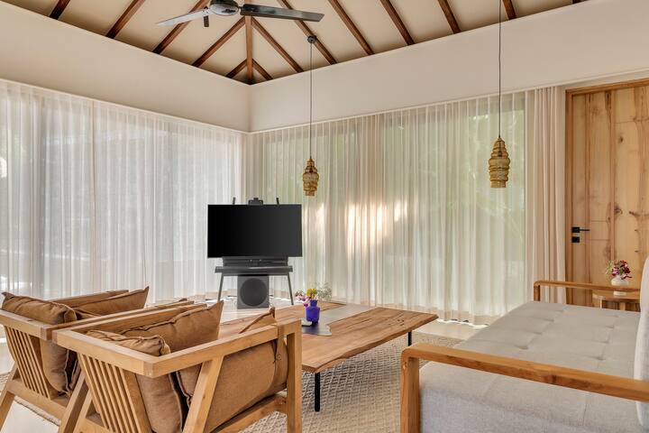 Living room image 4