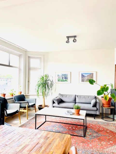 Popular Airbnb listing: Nice and bright apartment in Amsterdam in Landlust