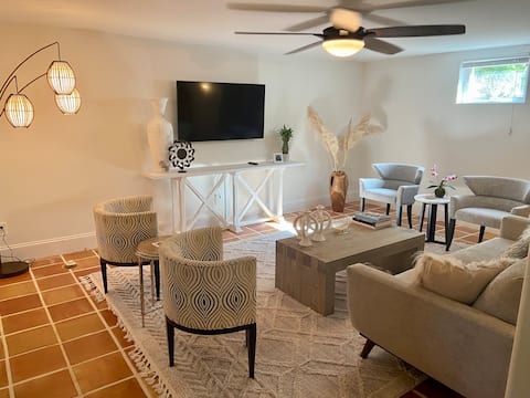 Top Airbnb: Comfort & Style in a Historic Spanish Mission in High Point