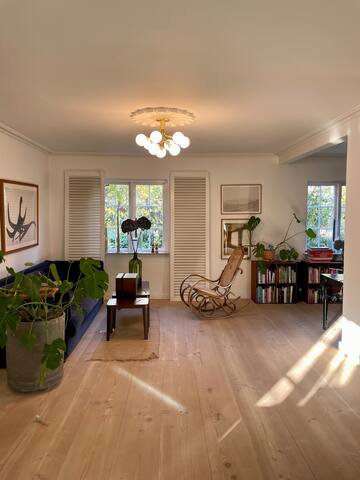 Private villa, greenhouse & garden gallery image 2