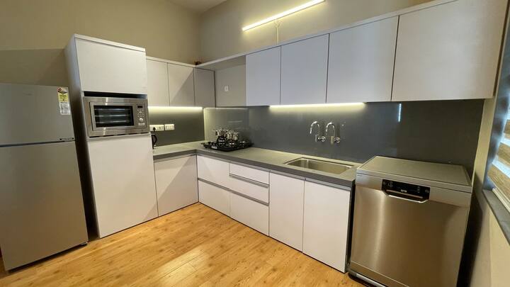 Full kitchen image 1