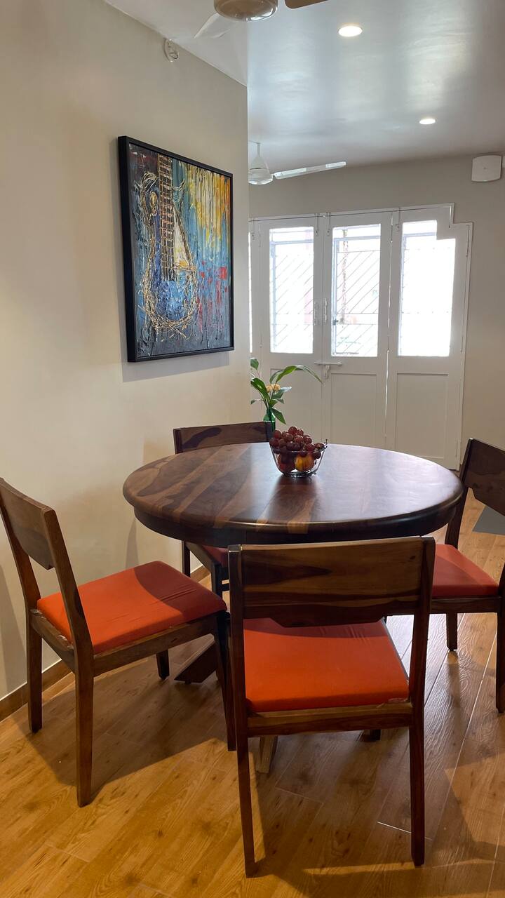 Dining area image 1